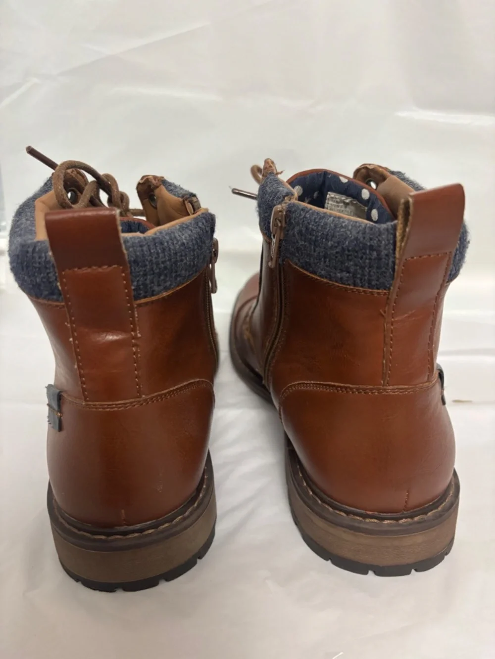 Men boots size 9